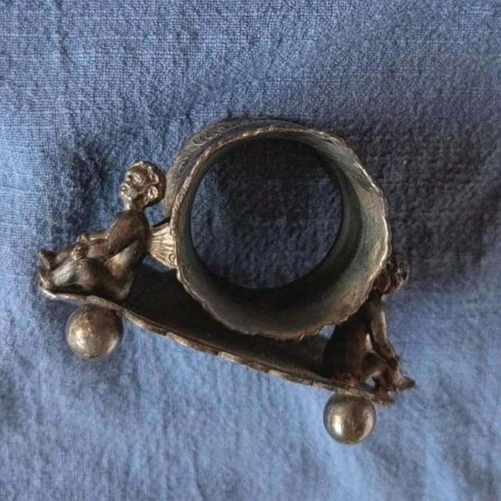 Wilcox Silver Plate Antique Cherub Napkin Ring Quadruple Plate 01536 Victorian